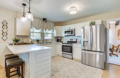 Greer House | Hot Tub, Games & Sunroom: Family Home in Greer!