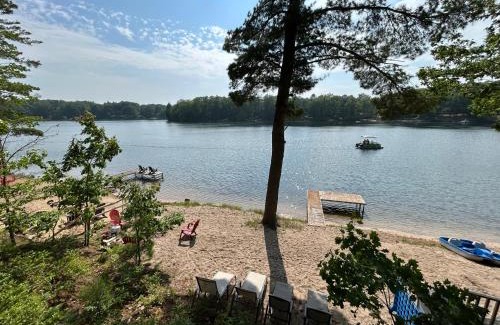 Mayfield House | Hot Tub Getaway - Lake Cabin