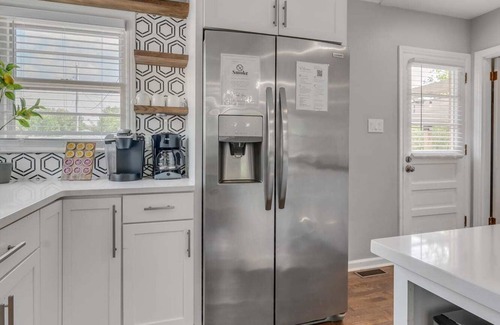 Lexington House | Hot Tub | Great Location | King Beds | Grill & Patio