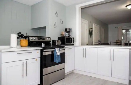 Rose Park House | Hot Tub Haven SLC 4bd/2ba house 10min airport! 30-Day Minimum