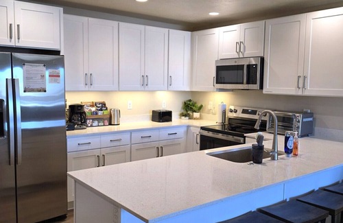 Page House | Hot Tub, Kayaks, Game Room, Boat Parking, Fire Pit, King, WD