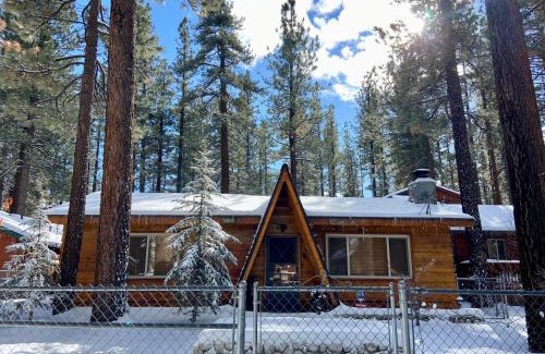 Big Bear City House | Hot tub*kids room*family cabin