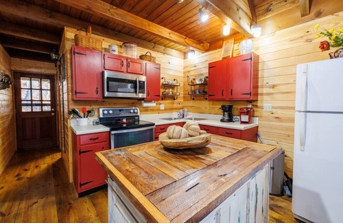 Mentone Ski Chalet | Hot Tub l 3 Acres l Near Desoto State Park