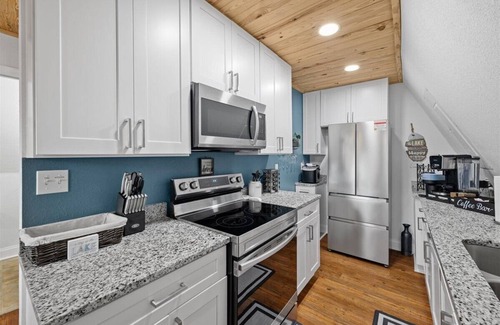 Putnam Hall House | Hot Tub~Lakefront~2 Fire Pits~Pedal Boat~Fishing