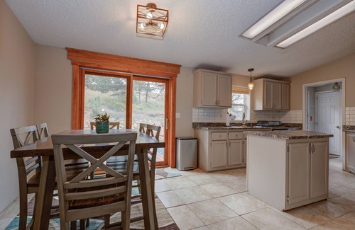 Florissant House | Hot Tub, Large Kitchen, Stunning Views & Hiking Trails Nearby