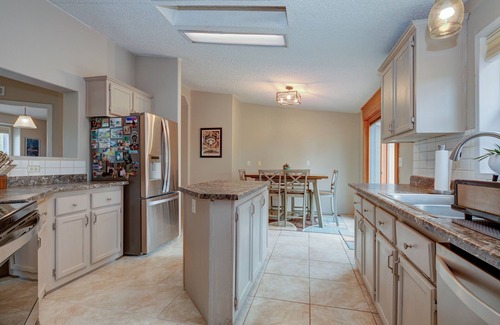 Florissant House | Hot Tub, Large Kitchen, Stunning Views & Hiking Trails Nearby