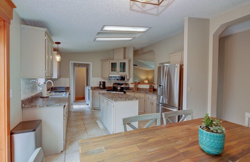 Florissant House | Hot Tub, Large Kitchen, Stunning Views & Hiking Trails Nearby