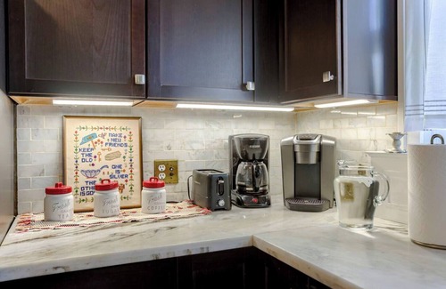 Southeast Omaha House | Hot Tub | Midtown Omaha | Fire Pit | Close to Zoo