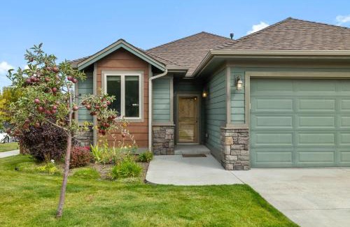 Southeast Bend House | Hot-tub Pet-friendly minutes to Downtown