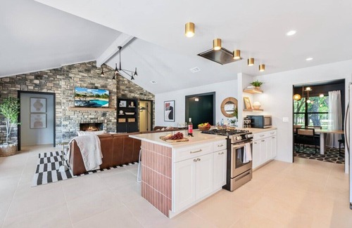 Manor House | Hot Tub/Pool + Firepit + Gameroom ~ Guesthouse