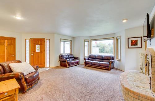 Startup House | Hot Tub Riverfront Retreat 4 Mi to Wallace Falls