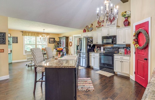 Cookeville House | Hot Tub & Scenic Deck! Spacious Cookeville Retreat