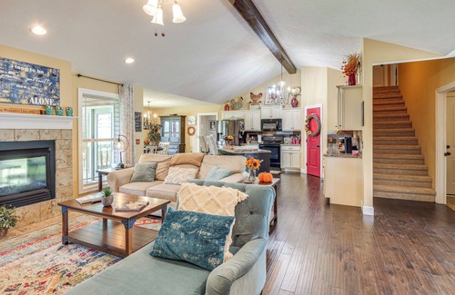 Cookeville House | Hot Tub & Scenic Deck! Spacious Cookeville Retreat