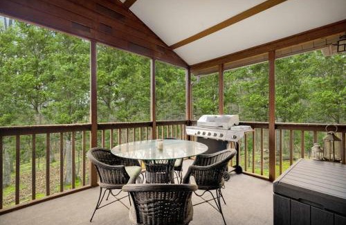 Berkeley Springs House | Hot Tub, Screened Porch, Grill, WiFi - Huge Cabin!
