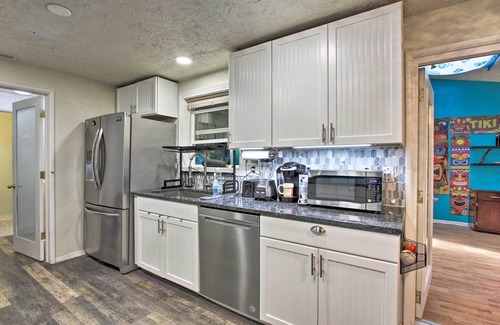 Springfield House | Hot Tub & Theater Room: Tropical Springfield Home