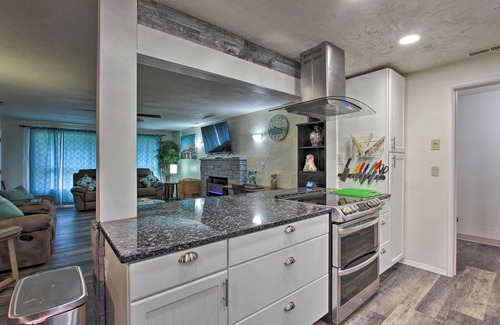 Springfield House | Hot Tub & Theater Room: Tropical Springfield Home