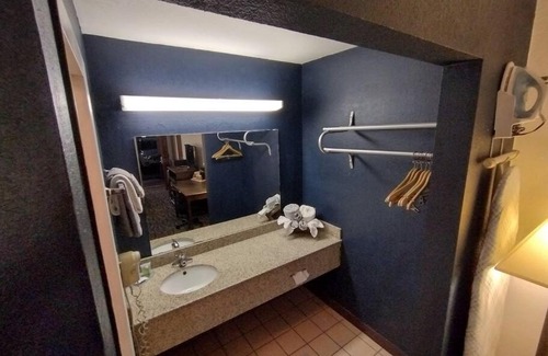 Stillwater Apartment | Hotel 2 Queen Beds Hotel Room 208 Wi-Fi Room Booking