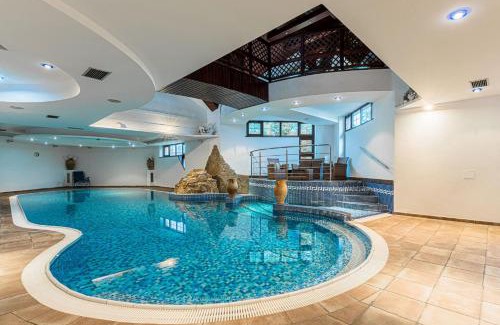 Nova Lesna Hotel | Hotel Amalia