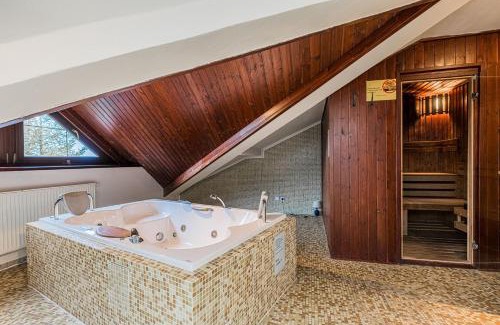 Nova Lesna Hotel | Hotel Amalia
