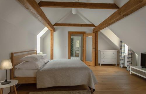 Mala Strana Hotel | Hotel At the White Lily