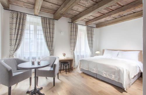 Mala Strana Hotel | Hotel At the White Lily