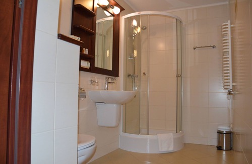 Tluszcz Hotel | Hotel Batory