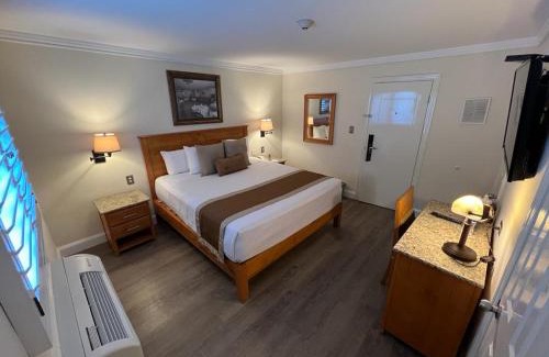 Avenida Revolucion Hotel | Hotel Caesars