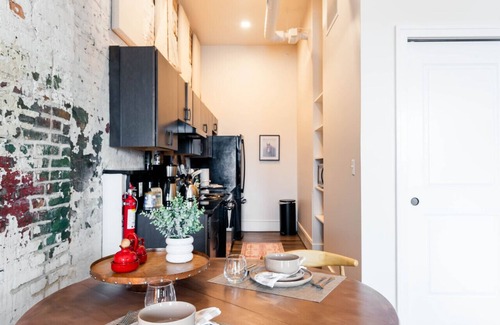 Ypsilanti Apartment | Hotel California - KING BED LOFT