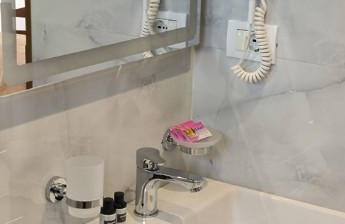 Sarande Hotel | Hotel Chicago