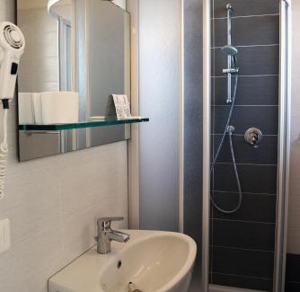 Pesaro Hotel | Hotel Embassy