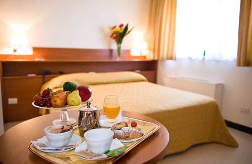 Ceglie Del Campo Hotel | Hotel Federiciano