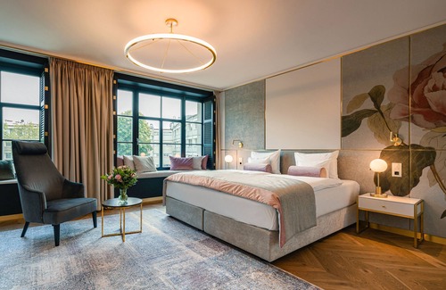 Wesoła Zachod Hotel | Hotel Ferreus Modern Art Deco
