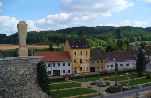 Mlazovice Hotel | Hotel Hradec