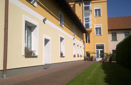 Mlazovice Hotel | Hotel Hradec