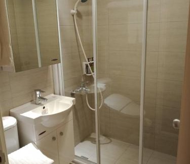 Central District Hotel | Hotel Huru House