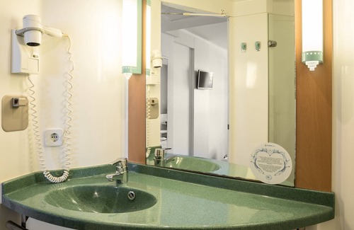 Benicalap Hotel | Hotel ILUNION Valencia 3