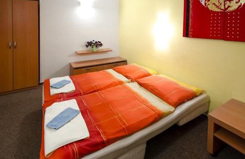 Cakovice Hotel | Hotel Imos