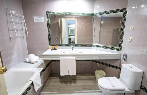 Mairena del Aljarafe Hotel | Hotel In Mairena Del Aljarafe With Air Conditioner, Other, Tv