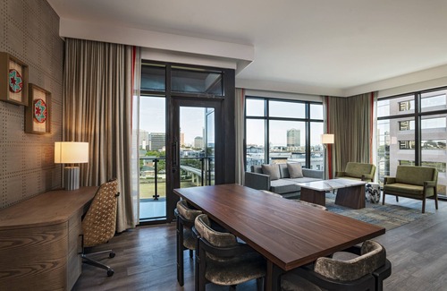 Las Colinas Hotel | Hotel Indigo Irving Las Colinas by IHG