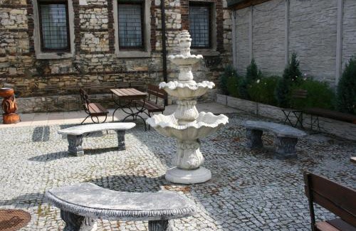 Szarlej Hotel | Hotel Komfort Inn - Dwór Hubertus