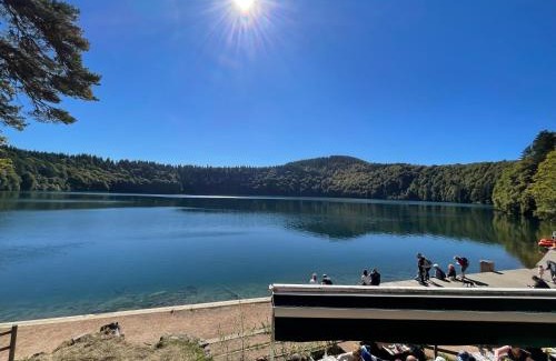 Besse-et-Saint-Anastaise Hotel | HOTEL LAC PAVIN