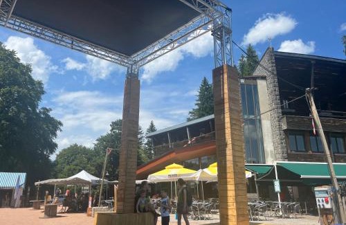 Besse-et-Saint-Anastaise Hotel | HOTEL LAC PAVIN