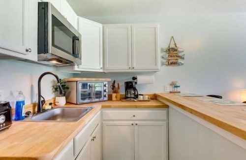 Eutawville Hotel | Hotel Lakefront Queen With Kitchenette - Hotel Lakefront Queen with Kitchenette