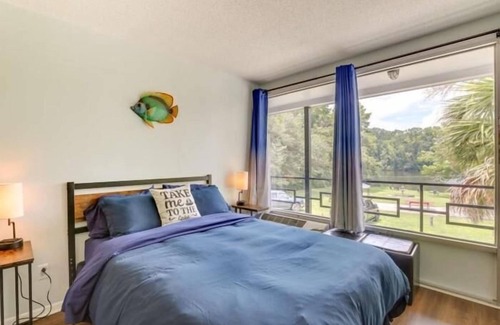 Eutawville Hotel | Hotel Lakefront Queen With Kitchenette - Hotel Lakefront Queen with Kitchenette