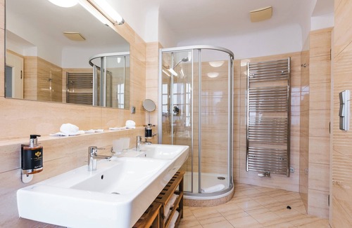Cesky Krumlov Hotel | Hotel Latrán