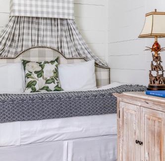 Round Top Hotel | Hotel Lulu