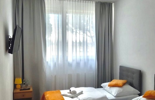 Dzierzoniow Hotel | Hotel Miodowy