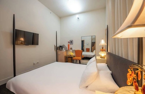 Logan Heights Hotel | Hotel Narcissus - Room 4