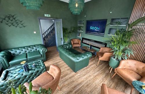 North Shore Hotel | Hotel Neon