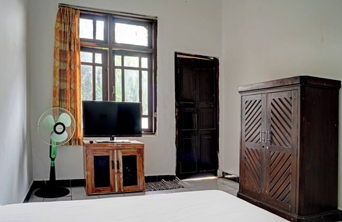 Sukabumi Hotel | Hotel O Home Stay Syariah Aom Kusman